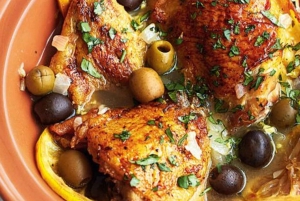 Dagtour en overnachting in de woestijn met dinershow en kamelenrit