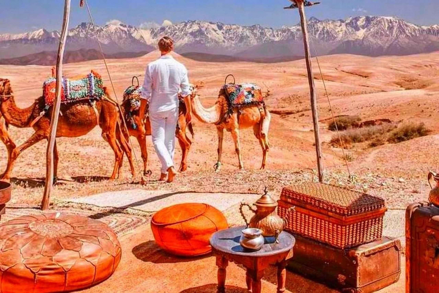 Marrakechista: Agafayn aavikon auringonlaskuillallinen live-esityksen kanssa.