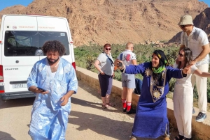 マラケシュ発：ラクダ乗り、サンドボード、メルズーガ3日間、砂漠ツアーをお楽しみください