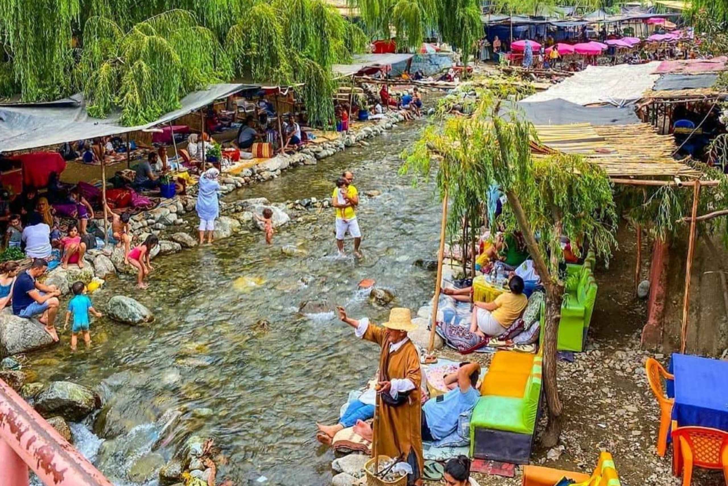 マラケシュ：ウリカ渓谷＆アガファイ砂漠ディナーショー