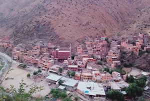 Marrakech: excursión de un día al valle de Ourika con guía local a las cascadas.