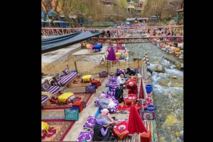 Marrakech: excursión de un día al valle de Ourika con guía local a las cascadas.