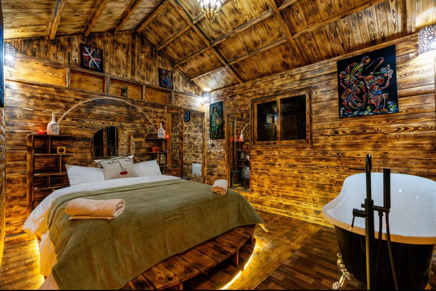 Päivä ja yö Atlasvuorilla perinteisessä riadissa