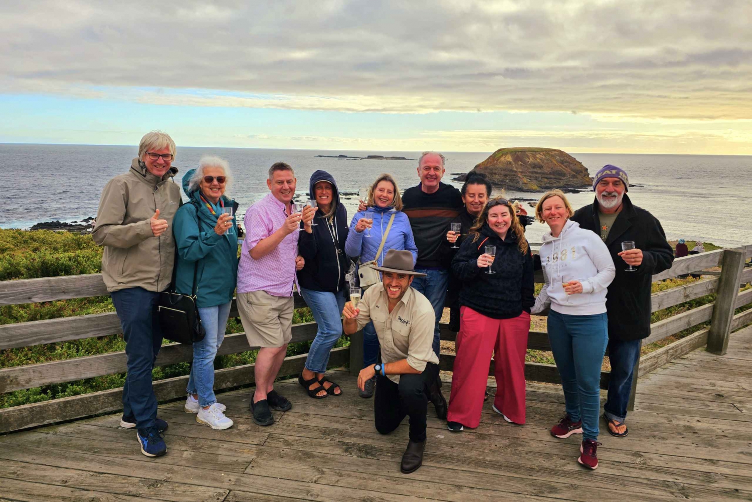 Melbourne: Boutique Phillip Island Wine, Dine & Penguin Tour