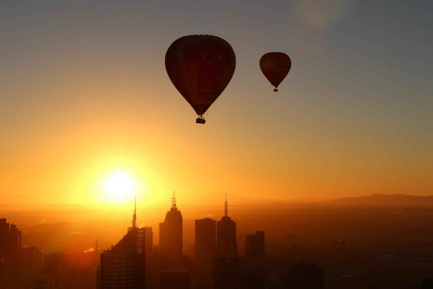 Melbourne: Ilmapallolento auringonnousussa