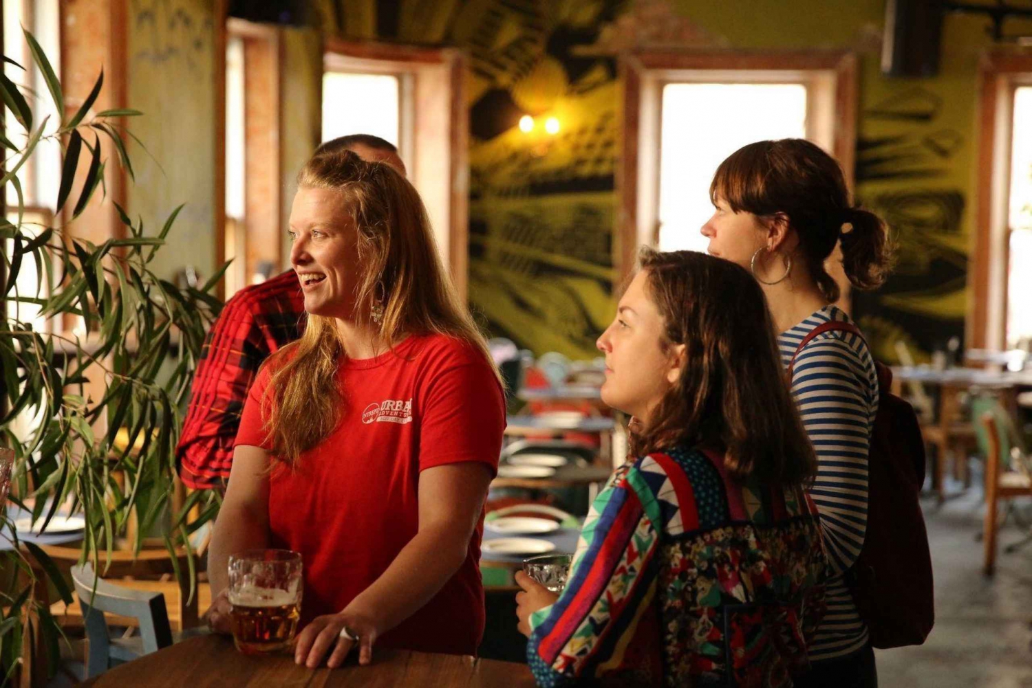 Melbourne: City`s History and Unique Bar Scene Tour