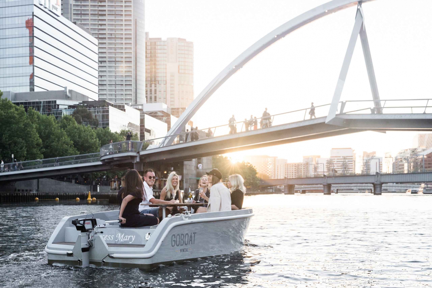 Melbourne: Udlejning af en elektrisk picnicbåd på Yarra River