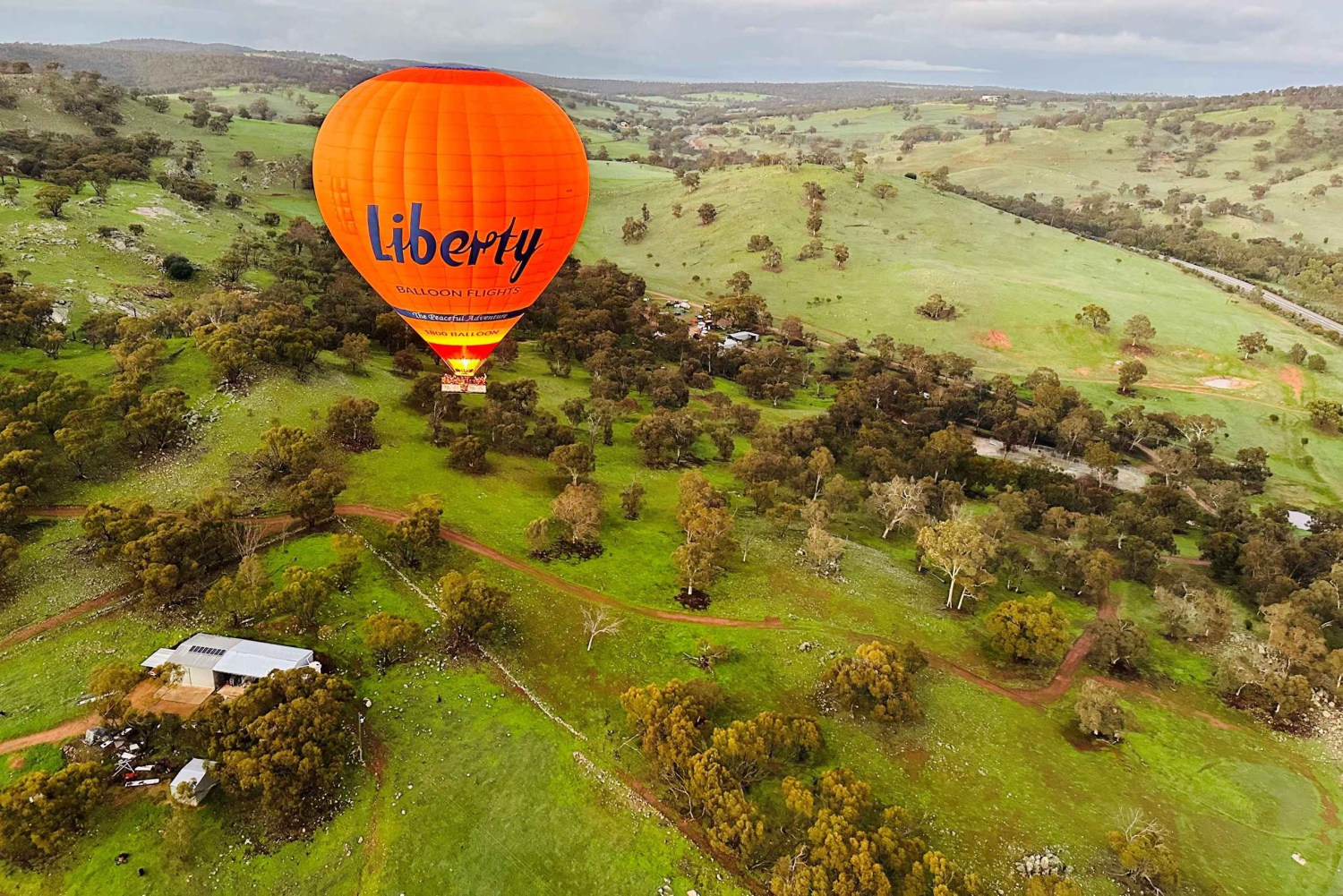 ヤラバレー：気球飛行と朝食をお楽しみください