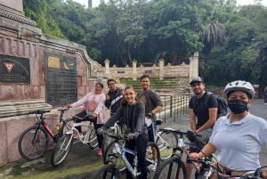 PASEO EN BICICLETA POR ICONICOS SITIOS DE LA CDMX / DESAYUNO Y CERVEZA