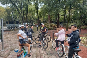 PASEO EN BICICLETA POR ICONICOS SITIOS DE LA CDMX / DESAYUNO Y CERVEZA