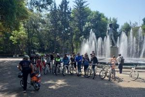 PASEO EN BICICLETA POR ICONICOS SITIOS DE LA CDMX / DESAYUNO Y CERVEZA