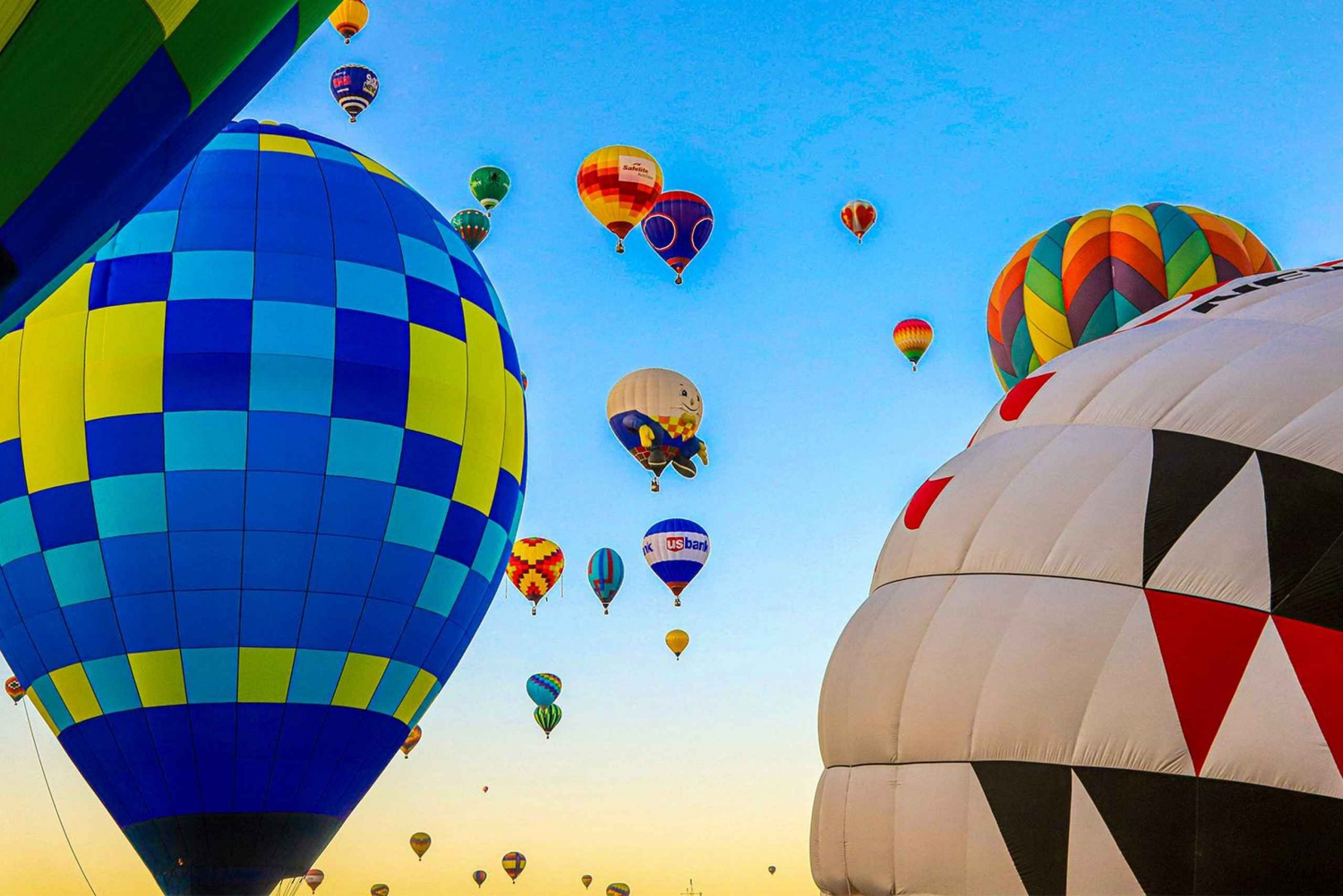 Mexico City: Fly over Teotihuacan in a hot air balloon, with transfers and breakfast included