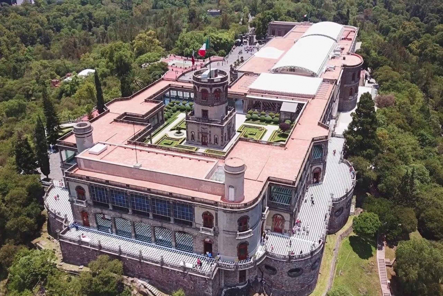 Chapultepec Castle Tour: Explore the Luxurious Chambers