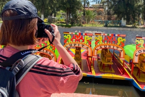 Xochimilco: Party on a Trajinera with Mexican Snacks, Drinks, and Music