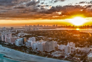 Atardecer en Miami: Tour privado en avión de lujo