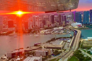 Miami: Private Sunset Sightseeing Airplane Tour