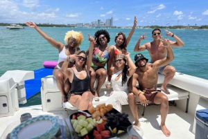 Miami: Private Yacht Rental Tour with Champagne and Snorkel