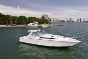 Miami: Private Yacht Tour with Champagne & Amenities
