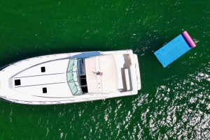 Miami: Private Yacht Tour with Champagne & Amenities
