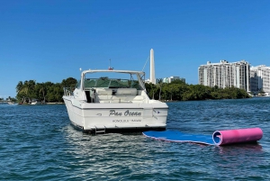 Miami: Private Yacht Tour with Champagne & Amenities