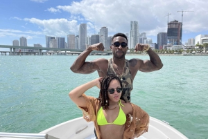 North Bay Village: Private 22-Foot Bayliner Charter