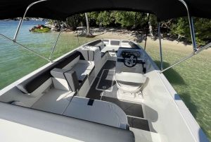 North Bay Village: Private 22-Foot Bayliner Charter