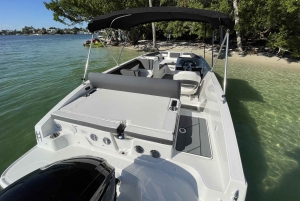 North Bay Village: Private 22-Foot Bayliner Charter