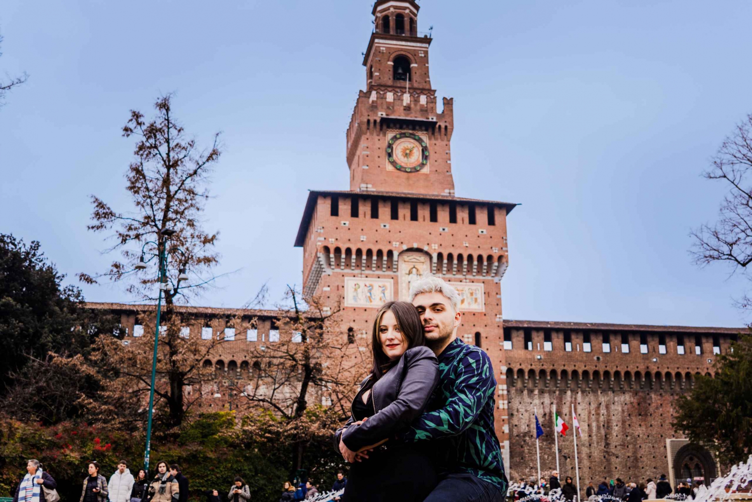 Milano: Servizio fotografico professionale fuori dal Castello Sforzesco