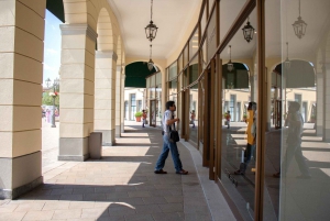 Milan: Serravalle Designer Outlet Roundtrip Bus Transfer