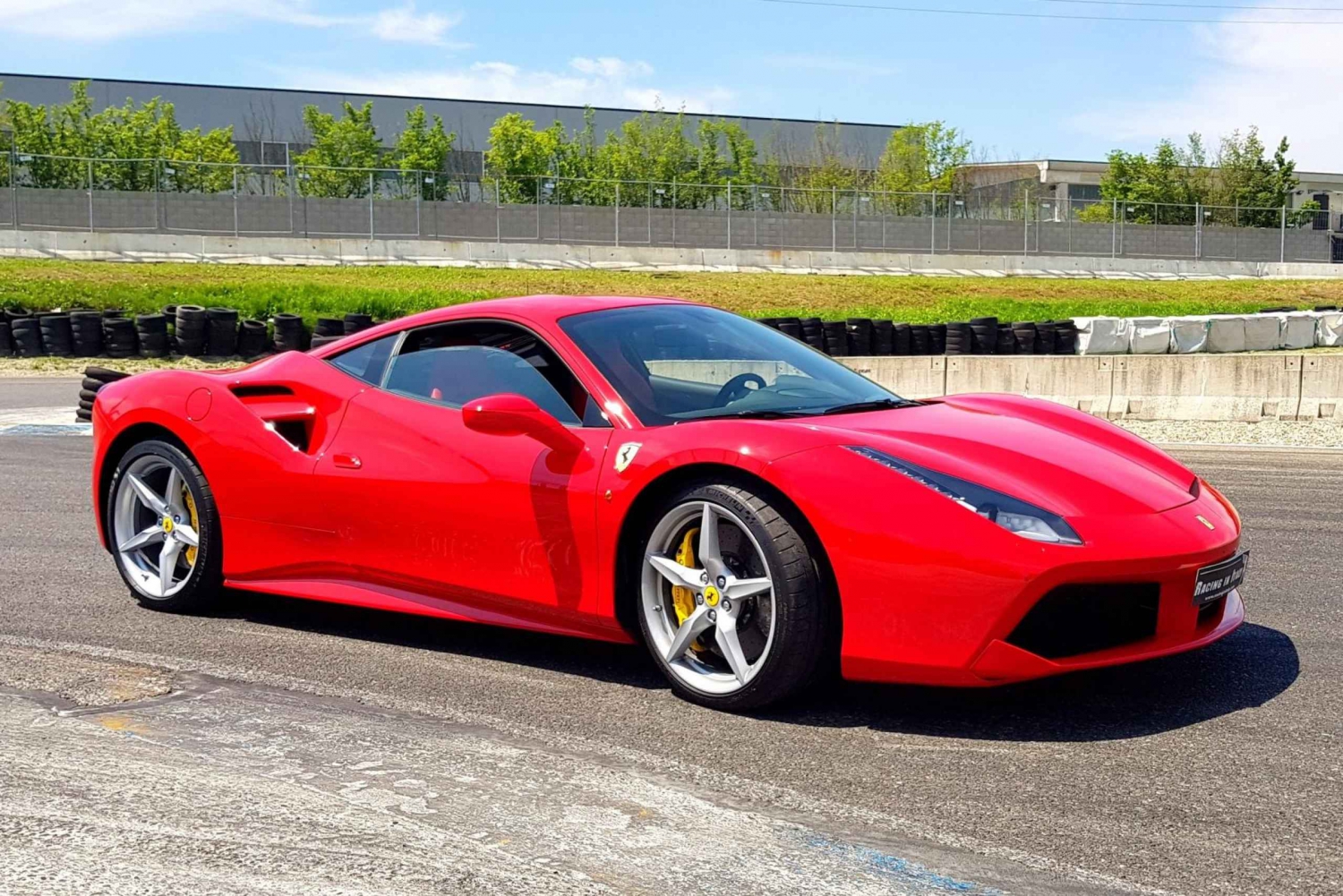 Milán: Prueba de conducción de un Ferrari 488 en un circuito de carreras