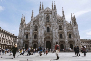 Milan Walking Tour Fashion Hidden Courtyards with Guide