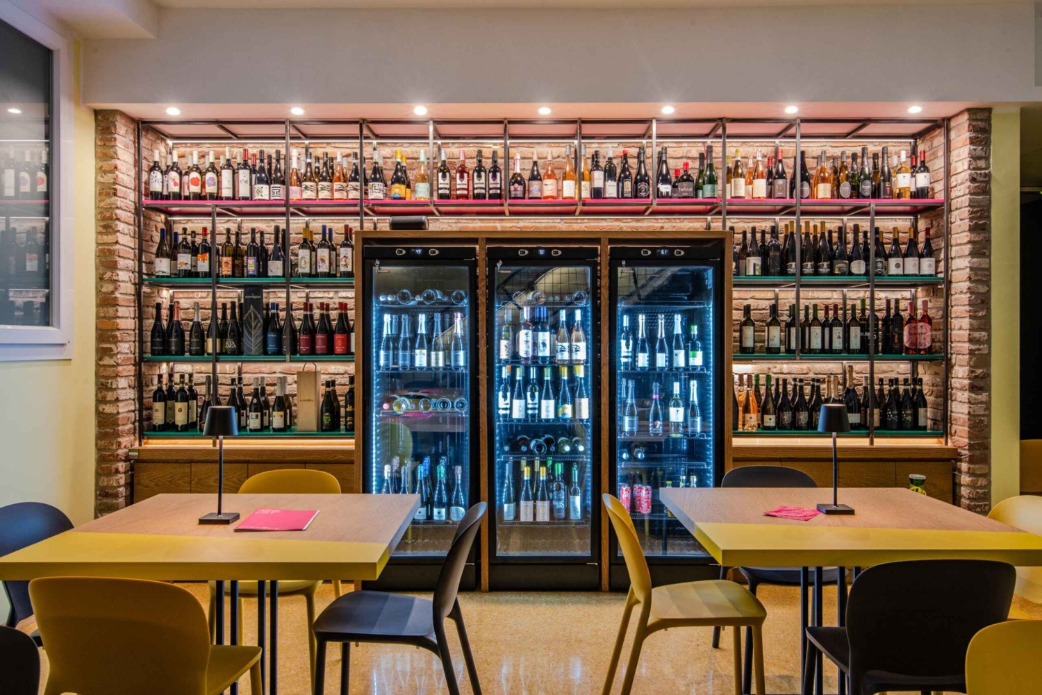 Milano: Viinimaistelu ja herkkuvalikoima