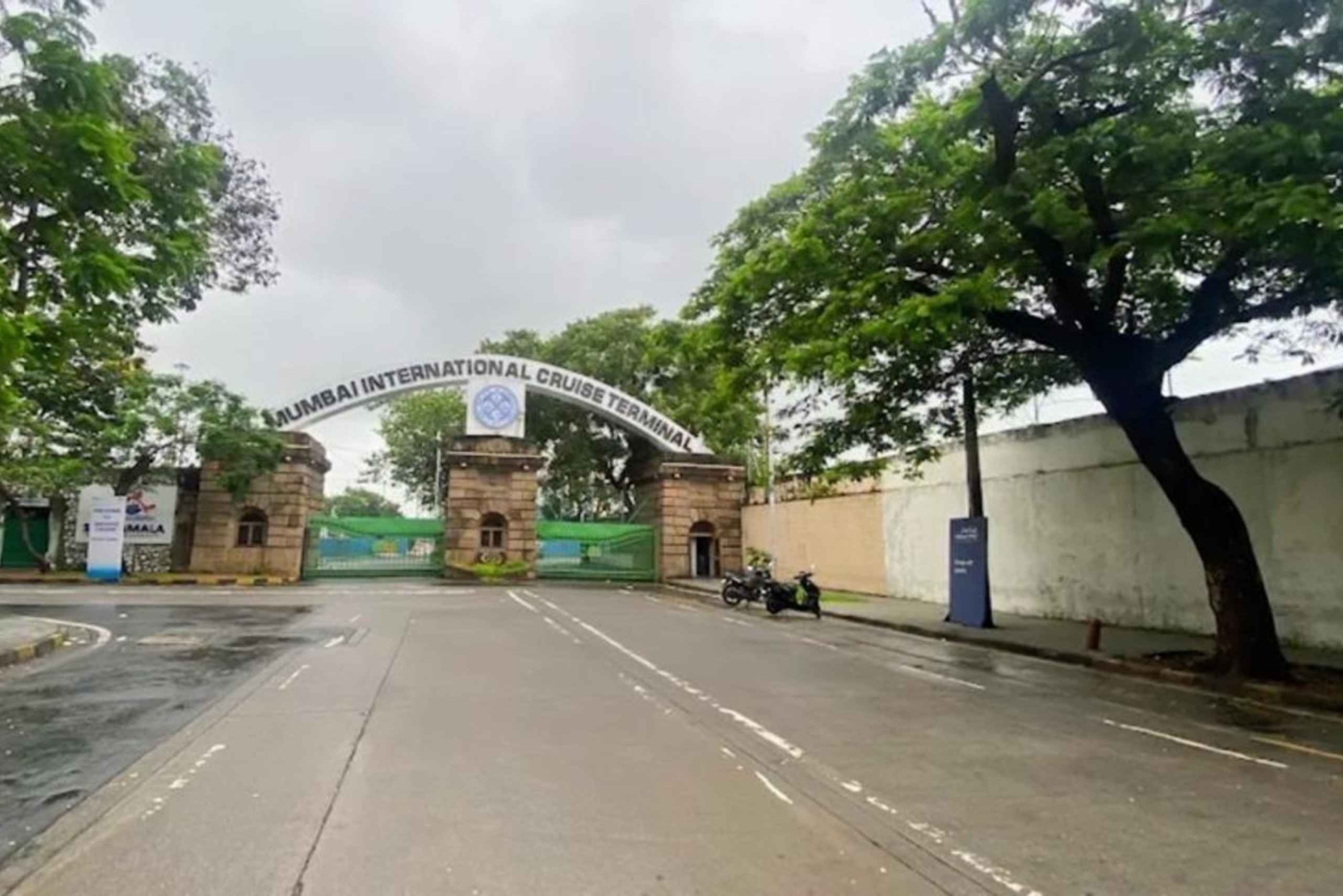 Depuis le port de croisière : visite des grottes d'Elephanta, du village et du patrimoine