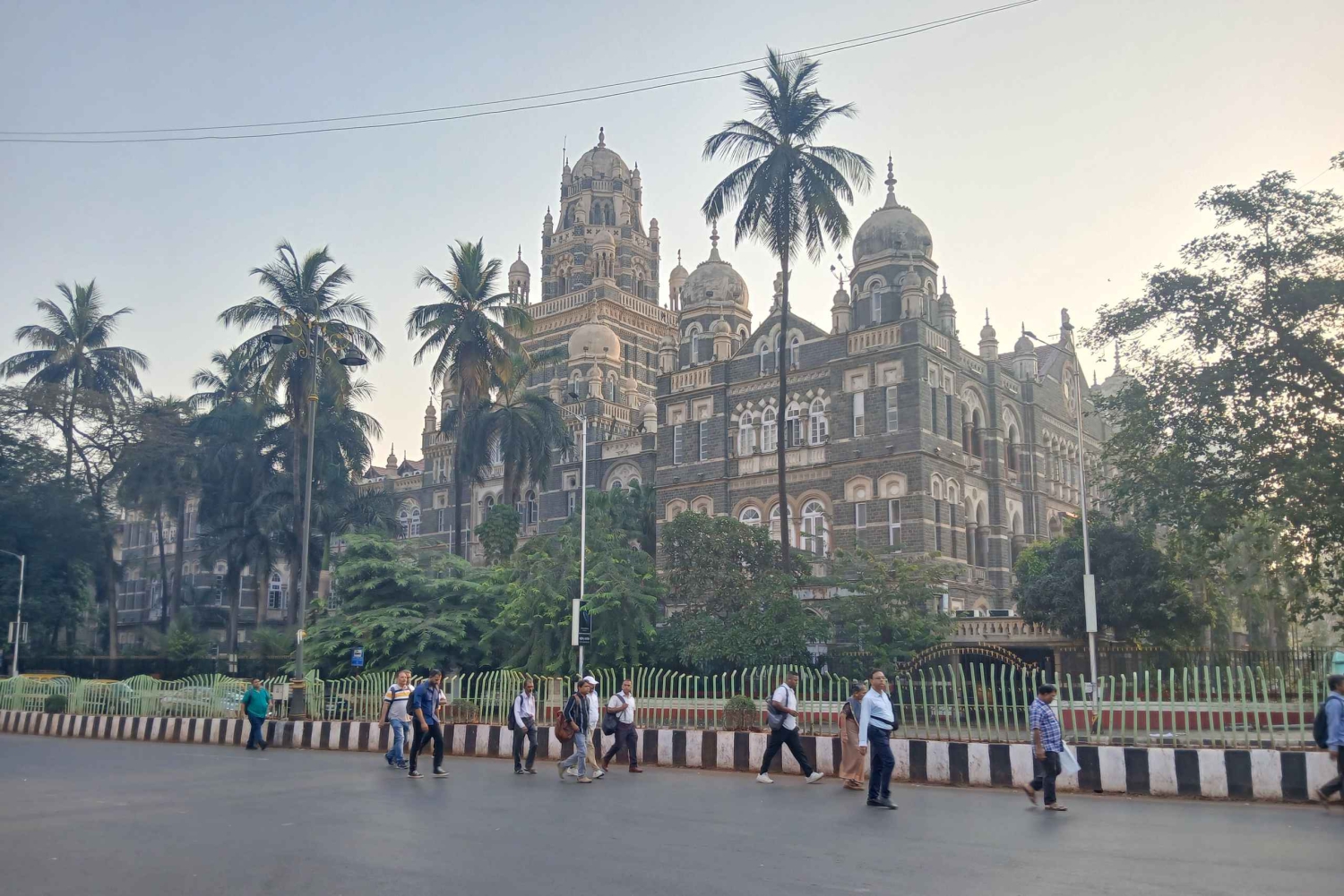 ムンバイ：ムンバイの文化と歴史を巡る朝の市内ツアーをご案内します