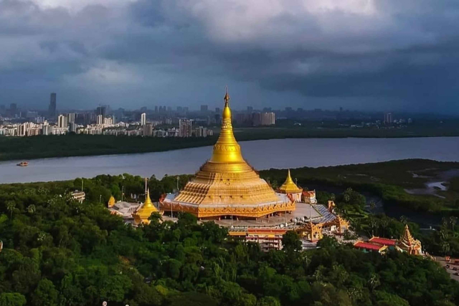 Yksityinen Global Pagoda kiertoajelu Kanherin buddhalaisten luolien kiertoajelun kanssa