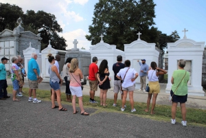 New Orleans: 2.5-Hour City & Cemetery Tour by Bus