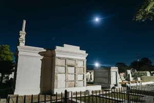 New Orleans: Cemetery Bus Tour At Dark with Exclusive Access