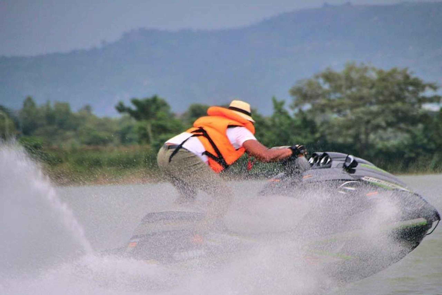 Abuja: crucero guiado en barco y experiencia en moto acuática.