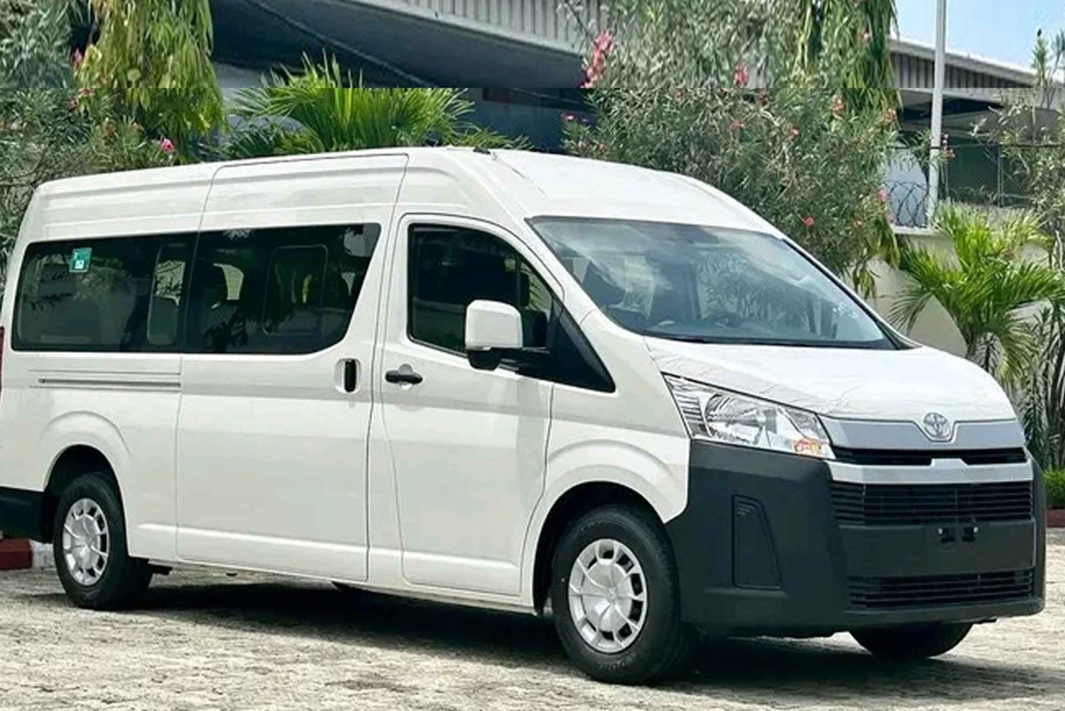 Executive buses (Event/Airport Transfer/Day Hire)
