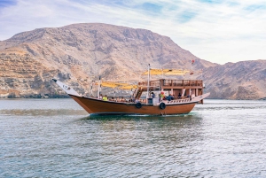 Transporte de Dubai para Khasab com cruzeiro de dhow de dia inteiro e almoço