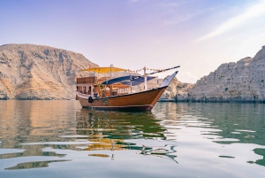 Transporte de Dubai para Khasab com cruzeiro de dhow de dia inteiro e almoço