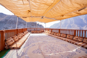 Transporte de Dubai para Khasab com cruzeiro de dhow de dia inteiro e almoço