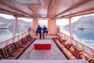 Transporte de Dubai para Khasab com cruzeiro de dhow de dia inteiro e almoço