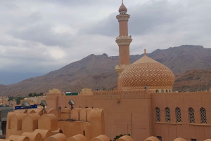 From Muscat: Nizwa & Al Hamra Guided Historical Tour