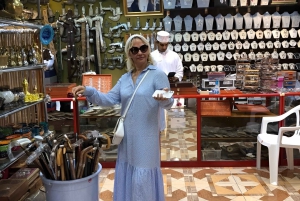 マスカット発：ニズワとオマーンの時代を超えた博物館