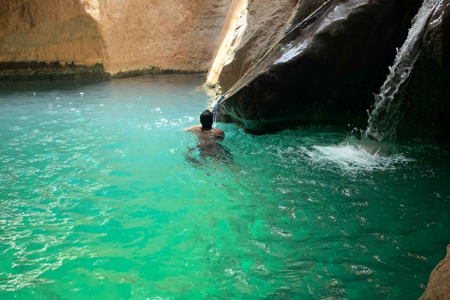 Muscat: Full-Day Wadi Shab & Bimmah Sinkhole Private Tour