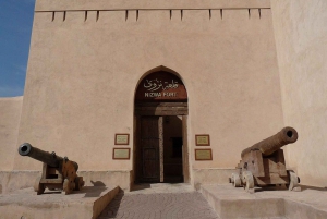 Całodniowa wycieczka w Omanie: Czarujące forty Nizwa i Jabreen