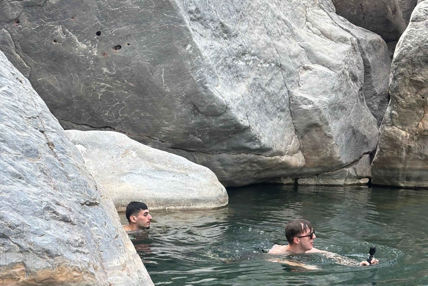 Guidad morgontur: Wadi Muaydin och Birkat Al Muz (ca. 4 timmar)