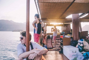 Khasab: Udendørs camping med guidet krydstogt i dhow