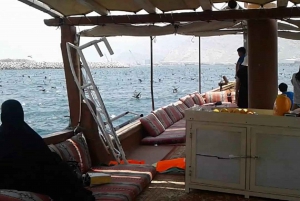 Khasab: Udendørs camping med guidet krydstogt i dhow